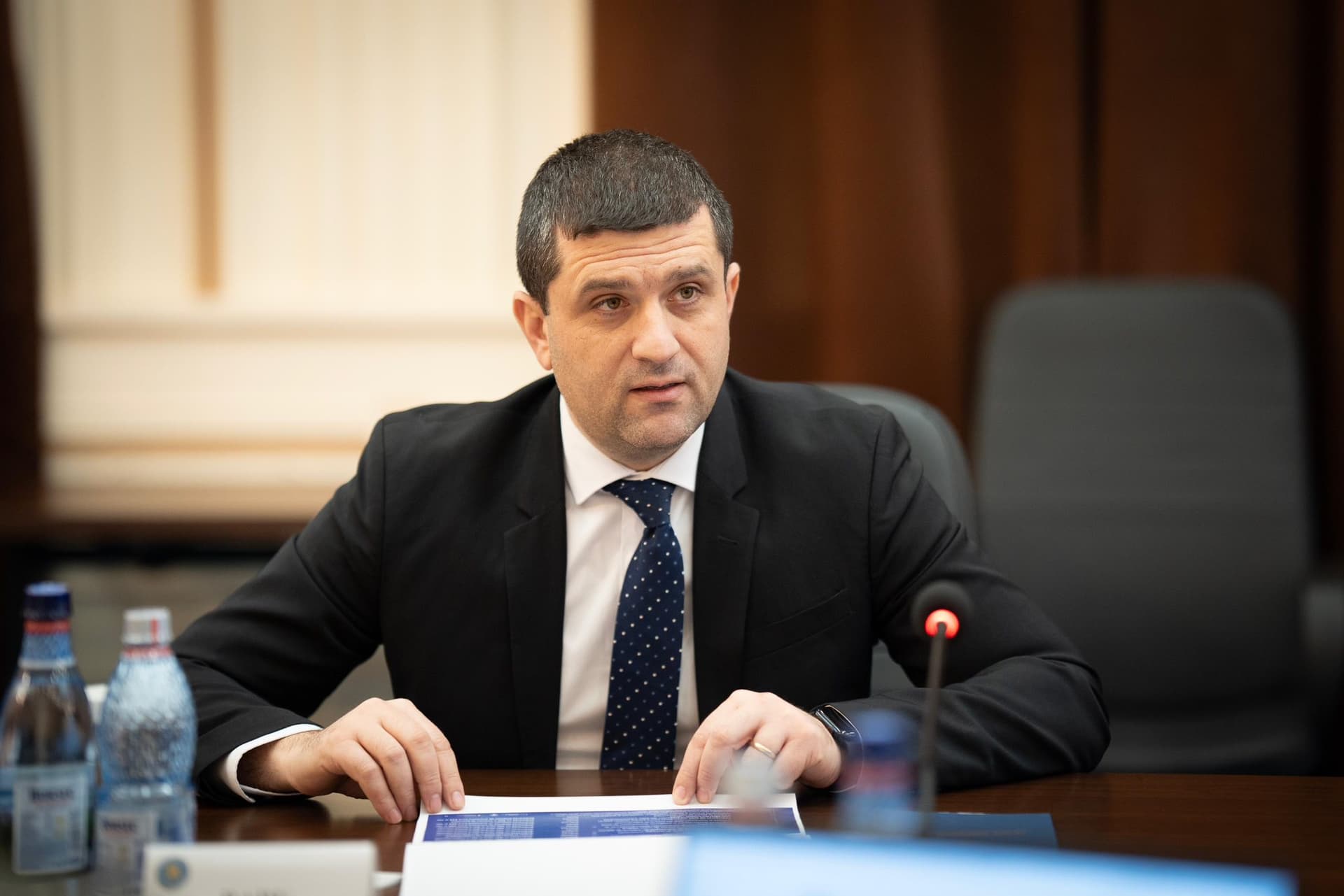 Ministrul Radu Miruță îi invită pe români să-i transmită experiențele avute în călătoriile cu trenurile CFR