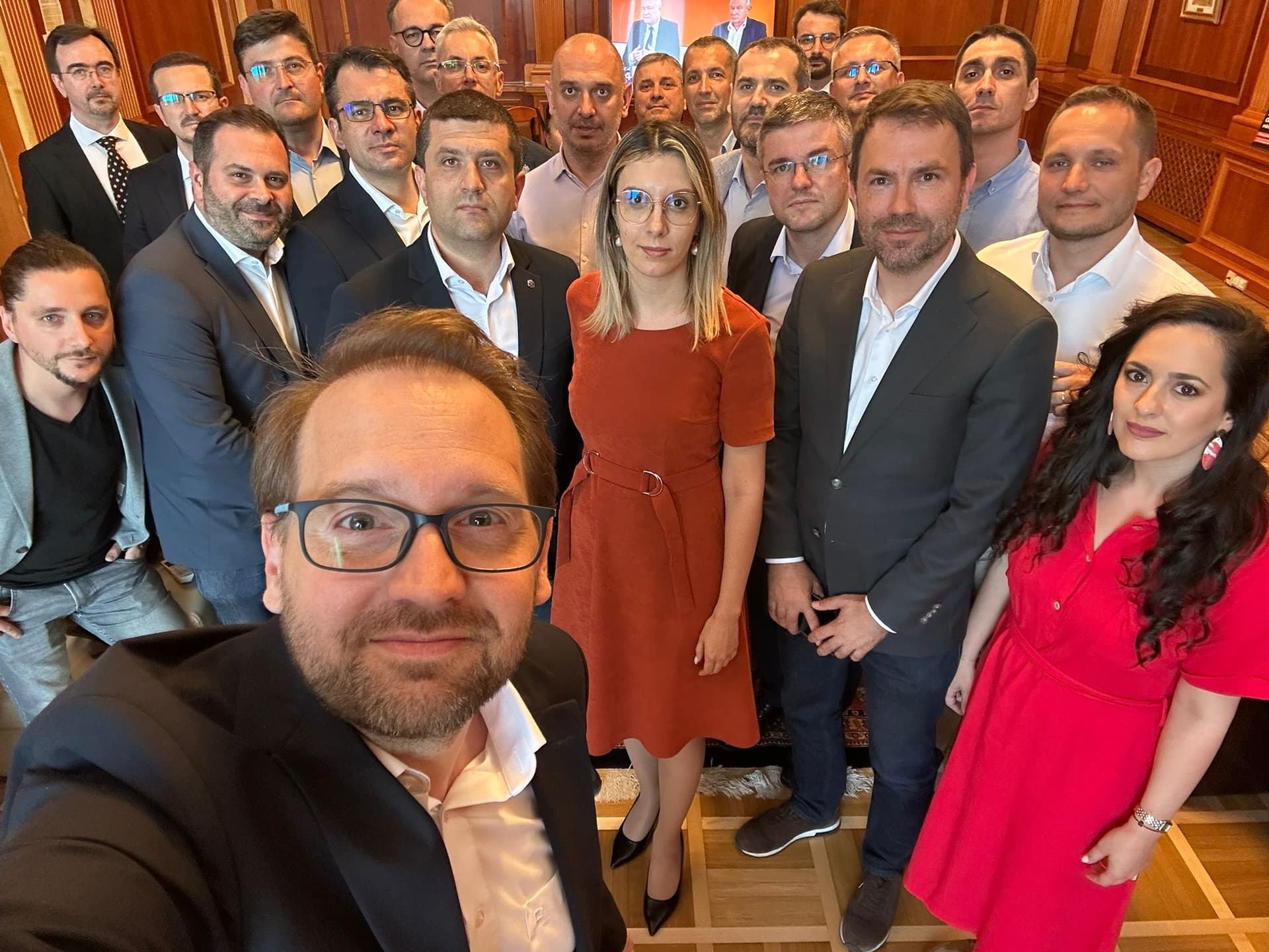 Dominic Fritz, reconfirmat în unanimitate la șefia USR. Cristian Seidler: „În 2023, prefectul PSD a dat, pentru aceeași faptă, doar amendă. Pentru Dominic Fritz PSD cere eliminare din politică”